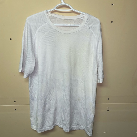 Lululemon shirt size large metal vent - Picture 1 of 7
